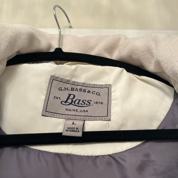 Bass G.H. Bass & Co. White Puffer Jacket with Fur Hood - Picture 3 of 5